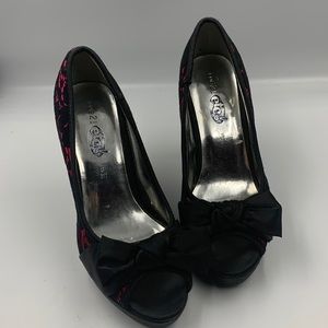 Heeled pumps